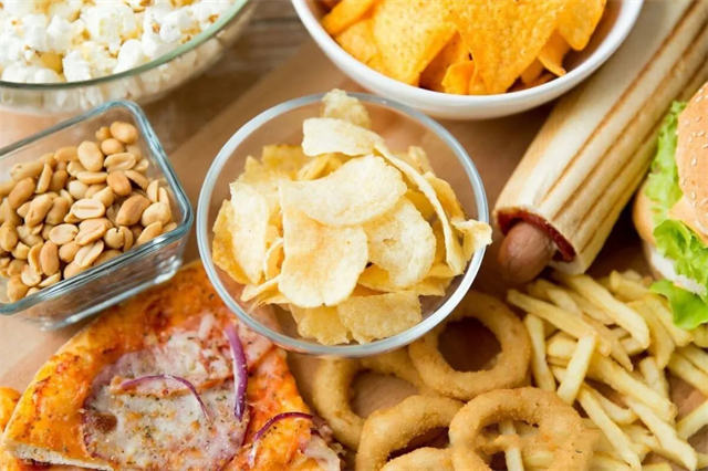 少吃高脂高盐高糖食物，预防血栓